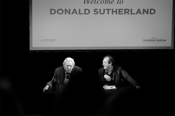 <span style='display:inline-block; background-color:#DF071E; width: 100%;padding:5px;'>MASTER CLASS - Rencontre avec Donald Sutherland</span>